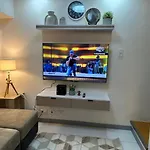 Cylo\'S Place Spacious 2Br Apt Linked To Mrt Station Near Gma 7