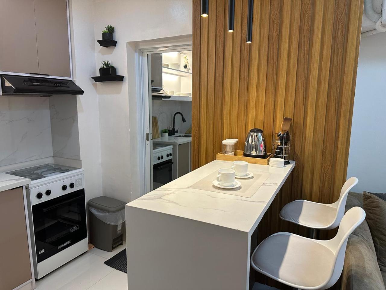 Cylo's Place Spacious 2br Linked To Mrt Station Near Gma 7 Apartment Manila