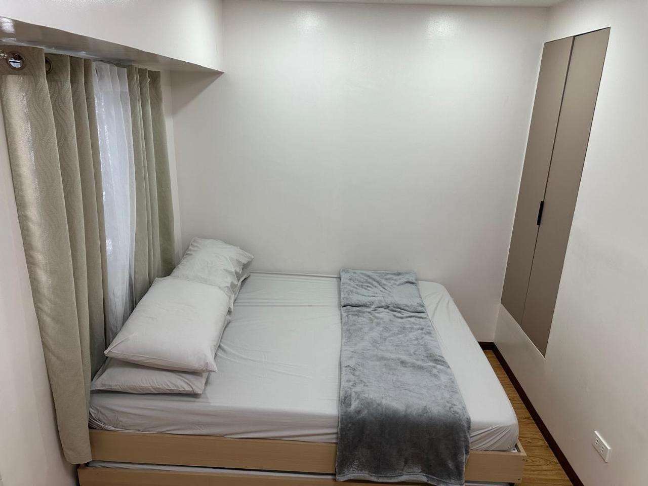 Cylo's Place Spacious 2br Linked To Mrt Station Near Gma 7 Apartment Manila