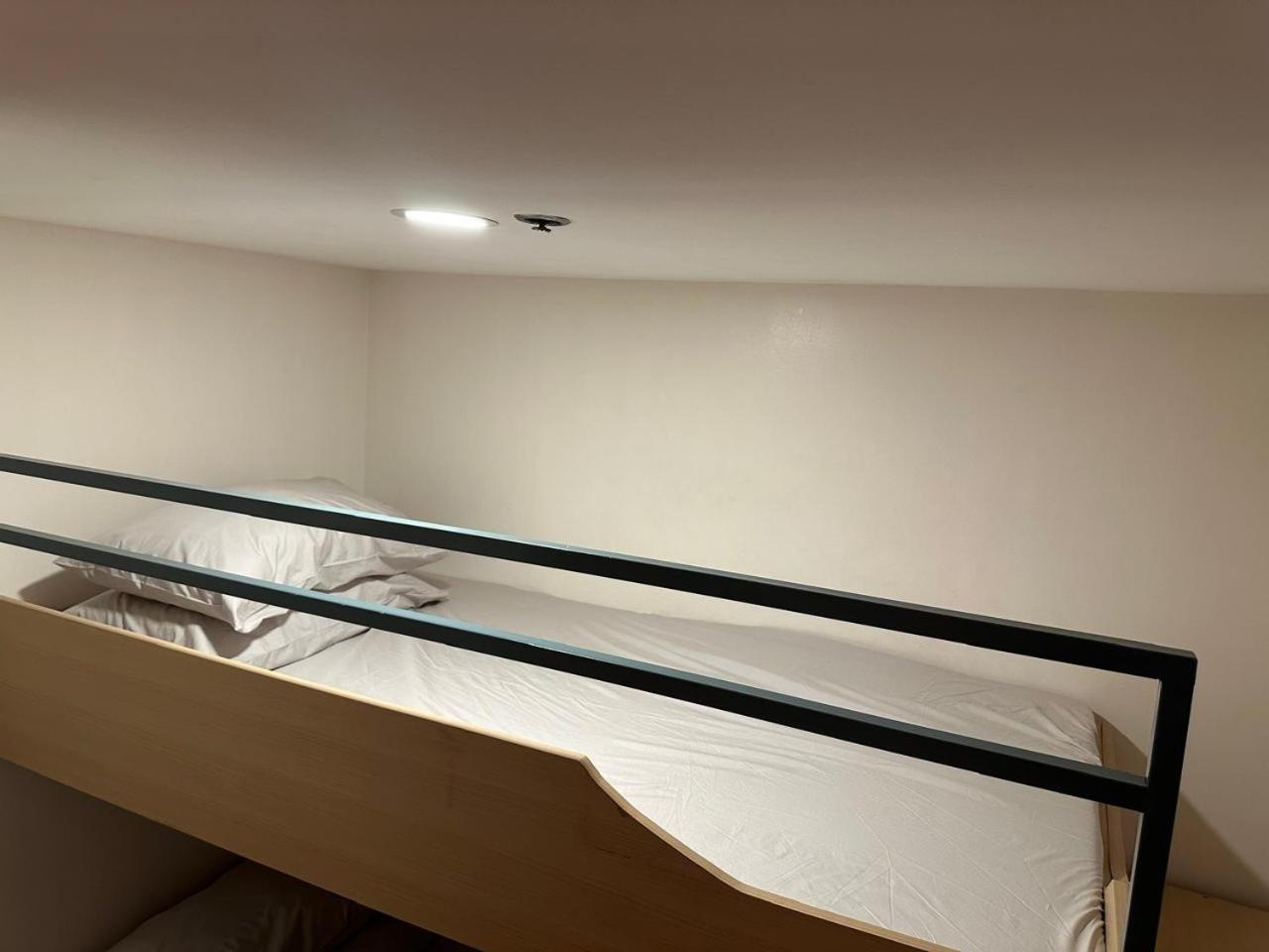 Cylo's Place Spacious 2br Linked To Mrt Station Near Gma 7 *