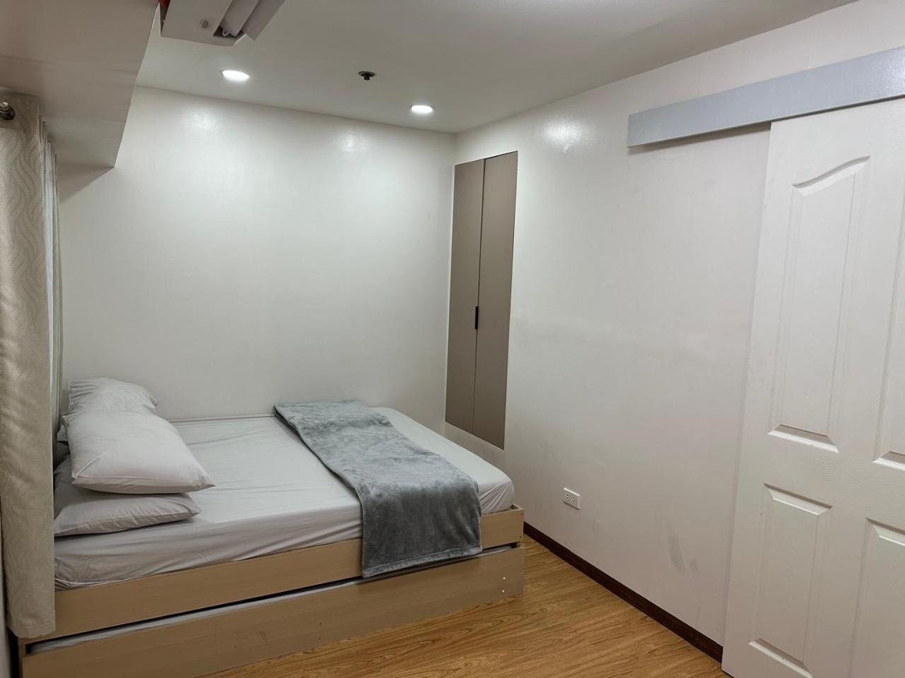 Cylo's Place Spacious 2br Linked To Mrt Station Near Gma 7 * Manila