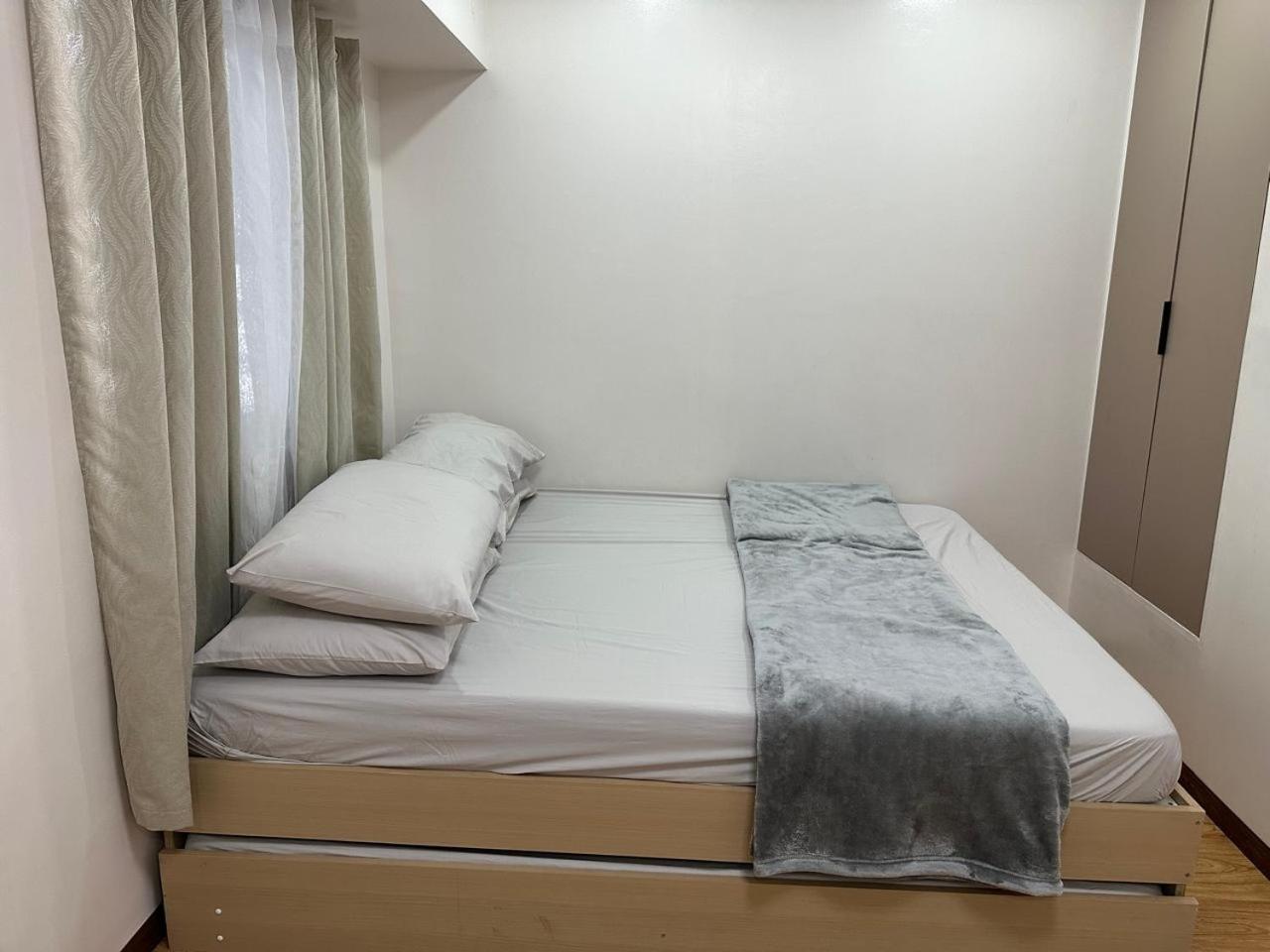 Apartment Cylo's Place Spacious 2br Linked To Mrt Station Near Gma 7