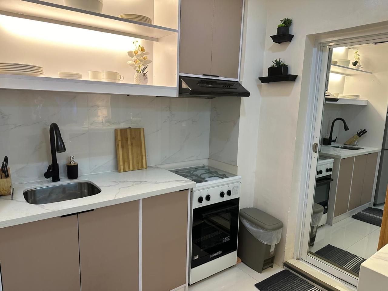 Apartment Cylo's Place Spacious 2br Linked To Mrt Station Near Gma 7 Manila